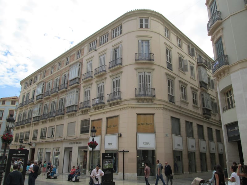 Walking Savona old town from the cruise terminal